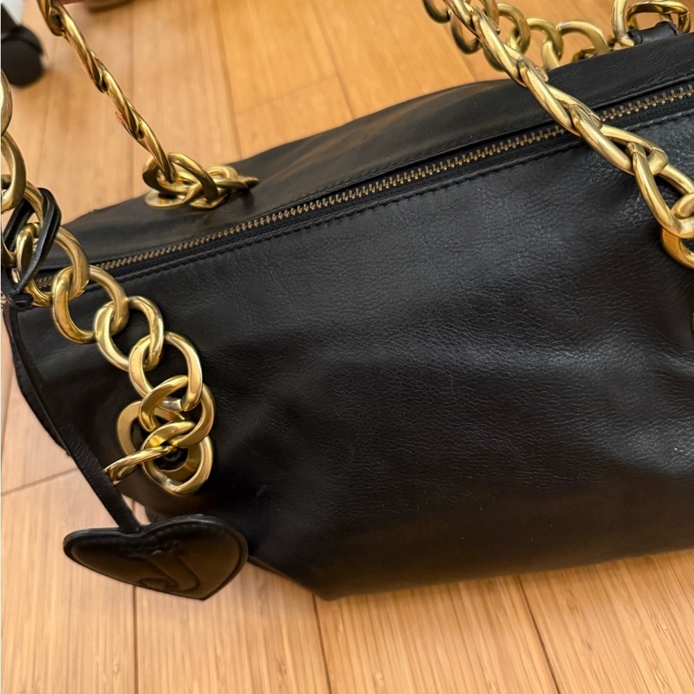 Classic Juice Beauty Black Leather Shoulder Bag with Gold Chain authentic
